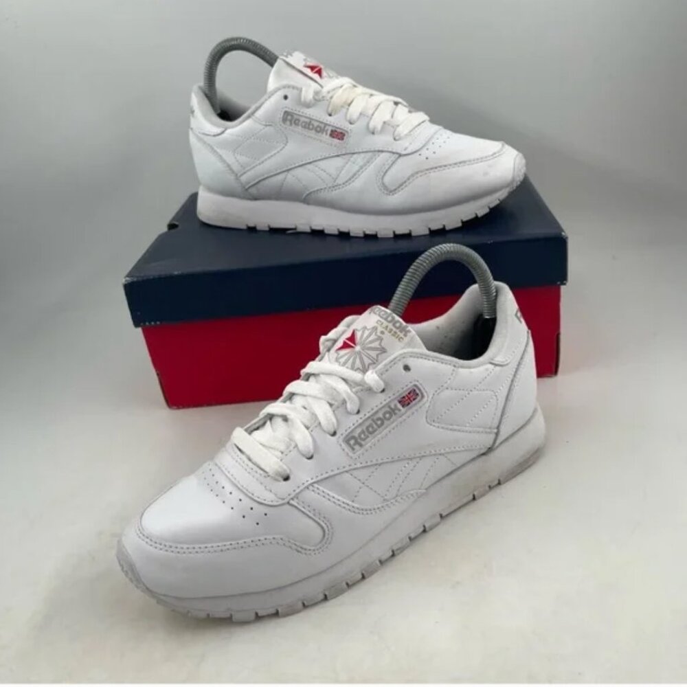 🏷 Reebok Women’s Classic White Leather Retro Inspired Shoe